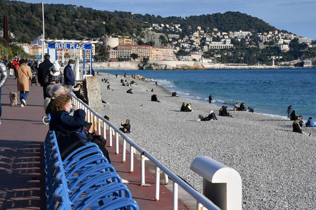 Ambiance sur la promenade des anglais. NEWS : Carnaval dans le cÏur des Nicois - 16 02 2021 LionelUrman Panoramic 
