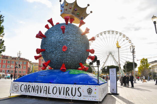 Suite a l annulation du Carnaval de Nice 2021 installation du Â« Carnavalovirus, l Usurpateur Â» sur la Place Massena a Nice, jusqu au samedi 27 fevrier 2021. Il regne sur le monde depuis plus d un an et tente, en ce debut d annee, de se couronner Â« Roi du Carnaval de Nice 2021 Â» en essayant de s approprier la couronne et de la mettre sur sa tete ! Mais il peine¦ Ses petites Â« mandibules Â» sont trop courtes. Le masque et le vaccin les raccourcissent de jour en jour. Le regle de l usurpateur du monde est en train de prendre fin et la planete en sera bientot totalement debarrassee ! Une fois terrasse, Carnavalovirus brulera, mais les Nicois auront au prealable recupere la couronne royale revenant de droit au Roi du Carnaval 2022. Compte 