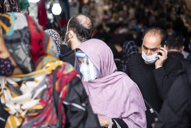 Iran: Warning for the fourth wave of the coronavirus outbreak An Iranian woman wears a mask and face shield to against the Coronavirus in Tehran s Grand Bazar. Since the beginning of February 2021, the number of people infected with the Coronavirus has been increasing in Iran. Tehran Tehran Iran Copyright: SobhanxFarajvan
