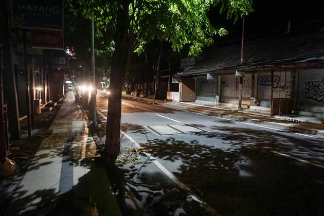 February 16, 2021, Badung, Bali, Indonesia: An empty and deserted street during curfew time..Bali famous tourism-shopping area of Seminyak s condition after 9:00 pm curfew amid covid-19 pandemic. Badung Indonesia - ZUMAs197 20210216_zaa_s197_147 Copyright: xDickyxBisinglasix