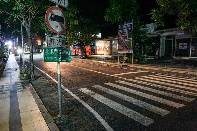 February 16, 2021, Badung, Bali, Indonesia: An empty and deserted street during curfew time..Bali famous tourism-shopping area of Seminyak s condition after 9:00 pm curfew amid covid-19 pandemic. Badung Indonesia - ZUMAs197 20210216_zaa_s197_151 Copyright: xDickyxBisinglasix