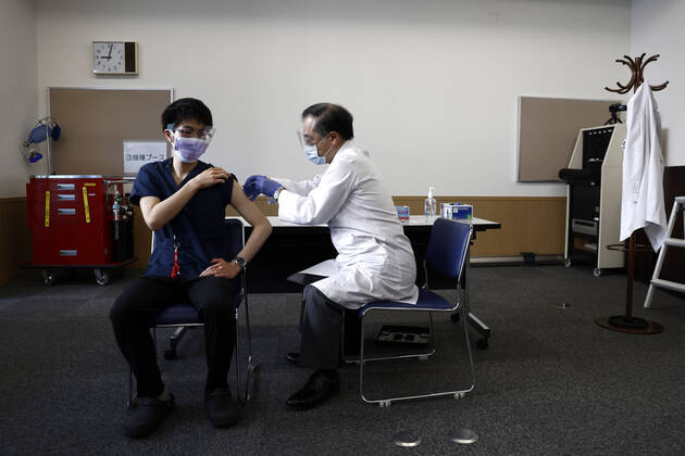 February 17, 2021, Tokyo, Japan: A medical worker receives a dose of COVID-19 vaccine as the country launches its inoculation campaign, at Tokyo Medical Center in Tokyo on February 17, 2021. Tokyo Japan - ZUMAz114 20210217_zih_z114_007 Copyright: xPOOLx