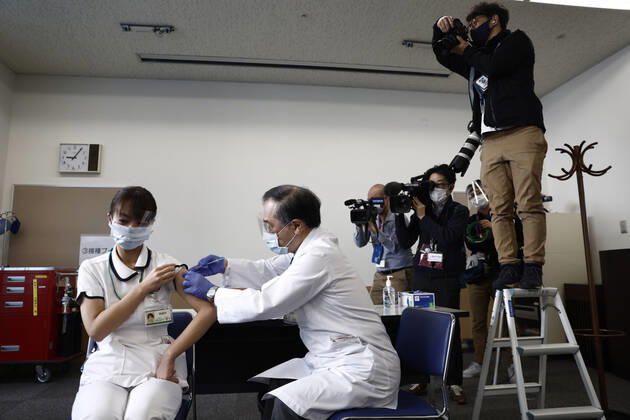 February 17, 2021, Tokyo, Japan: A medical worker receives a dose of COVID-19 vaccine as the country launches its inoculation campaign, at Tokyo Medical Center in Tokyo on February 17, 2021. Tokyo Japan - ZUMAz114 20210217_zih_z114_013 Copyright: xPOOLx