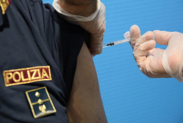 Fiumicino (Rome), Anti Covid vaccinations for law enforcement agencies under the age of 55, in the Fiumicino Mega Hub in Rome Pictured:  Copyright: xPieroxTenaglix xIPAx xPieroxTenaglix