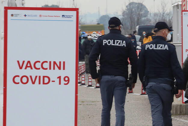 Fiumicino (Rome), Anti Covid vaccinations for law enforcement agencies under the age of 55, in the Fiumicino Mega Hub in Rome Pictured:  Copyright: xPieroxTenaglix xIPAx xPieroxTenaglix