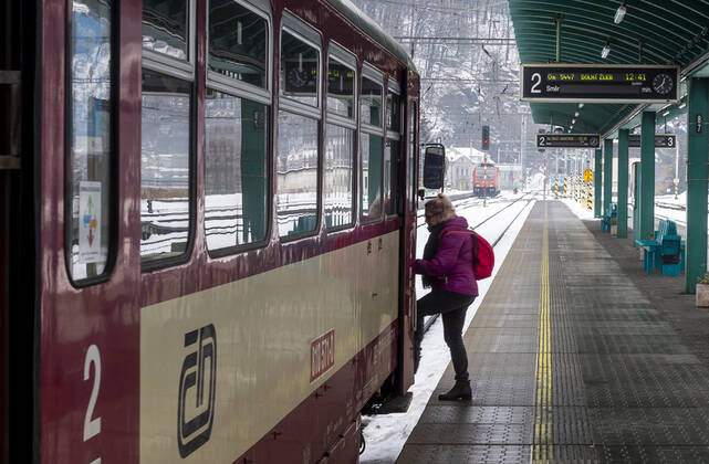 Czech national railway carrier Ceske drahy (CD) will suspend the operation of all trains between Czechia and Germany in both directions as of Sunday due to the anti-epidemic measures. Pictured train of CD in Railway station in Decin, Czech Republic, February 17, 2021. (CTKxPhoto OndrejxHajek) CTKPhotoP202102170557701  HAJ 04