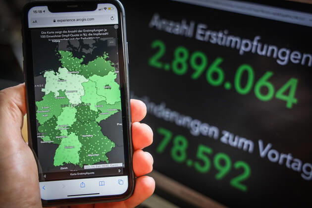 Coronavirus in Deutschland - COVID-19 Impfungen -Dashboard 17.02.2021: Esri Deutschland GmbH auf Basis des Digitalen Impfquotenmonitoring zur COVID-19-Impfung des RKI - Anzahl Erstimpfungen: 2.896.064 Veränderungen zum Vortag: 78.592 Anzahl Zweitimpfungen: 1.525.943 Veränderungen zum Vortag: 52.189 Datenstand vom 17.02.2021.