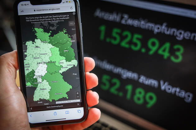 Coronavirus in Deutschland - COVID-19 Impfungen -Dashboard 17.02.2021: Esri Deutschland GmbH auf Basis des Digitalen Impfquotenmonitoring zur COVID-19-Impfung des RKI - Anzahl Erstimpfungen: 2.896.064 Veränderungen zum Vortag: 78.592 Anzahl Zweitimpfungen: 1.525.943 Veränderungen zum Vortag: 52.189 Datenstand vom 17.02.2021.