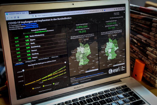 Coronavirus in Deutschland - COVID-19 Impfungen -Dashboard 17.02.2021: Esri Deutschland GmbH auf Basis des Digitalen Impfquotenmonitoring zur COVID-19-Impfung des RKI - Anzahl Erstimpfungen: 2.896.064 Veränderungen zum Vortag: 78.592 Anzahl Zweitimpfungen: 1.525.943 Veränderungen zum Vortag: 52.189 Datenstand vom 17.02.2021.