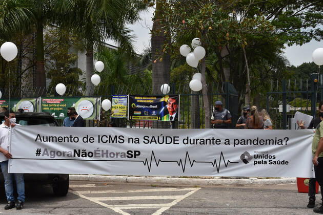 SÃO PAULO, SP - 17.02.2021: PROTESTO CONTRA O AUMENTO DO ICMS SP - I protest against the increase in the ICMS, and against Governor João Doria, (PSDB) this Wednesday, (17) in front of ALESP, in São Paulo. x2033157x  RobertoxCasimiro