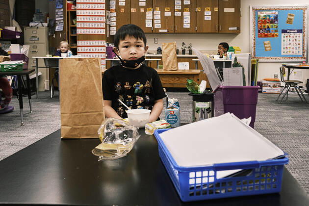 February 17, 2021, Des Moines, Iowa, U.S: A kindergarten student eats his breakfast in the classroom at Walnut Street School in downtown Des Moines. To reduce crowding and improve social distancing the school is serving meals in the classrooms. Des Moines Public Schools (DMPS) opened to in person education this week after teaching most of the 2020-2021 school year either remotely or with a hybrid remote learning model. The district has ended its hybrid model. The Governor of Iowa has aggressively pushed schools to return to in person education, going so far as to threaten to withhold funds from districts that don t return to in person classes. DMPS, the largest school district in Iowa, has resisted the Governor s push because Polk County, I - ZUMAk94_ 20210217_zaf_k94_006 Copyright: xJackxKurtzx