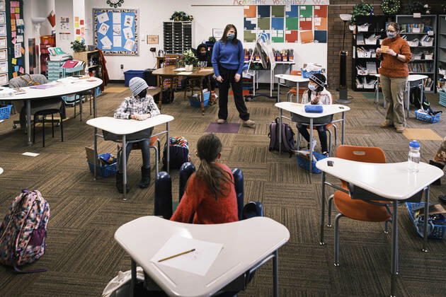 February 17, 2021, Des Moines, Iowa, U.S: AMY LAUG, left, Principal at Walnut Street School, and STEPHANIE EDENBURN, 4th grade teacher, talk to students in Edenburn s classroom. Des Moines Public Schools (DMPS) opened to in person education this week after teaching most of the 2020-2021 school year either remotely or with a hybrid remote learning model. The district has ended its hybrid model. The Governor of Iowa has aggressively pushed schools to return to in person education, going so far as to threaten to withhold funds from districts that don t return to in person classes. DMPS, the largest school district in Iowa, has resisted the Governor s push because Polk County, IA, has been a Coronavirus COVID-19 hotspot with positivity rates we - ZUMAk94_ 20210217_zaf_k94_011 Copyright: xJackxKurtzx
