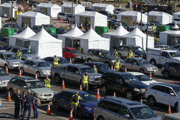 February 17, 2021, Los Angeles, California, USA: Motorists and passengers wait in line for their Covid-19 vaccinations administered by members of the National Guard at a joint state and federal COVID-19 vaccination site on the campus of California State University of Los Angeles in Los Angeles, Wednesday, Feb. 17, 2021. Los Angeles USA - ZUMAc68_ 20210217_zaf_c68_013 Copyright: xRingoxChiux