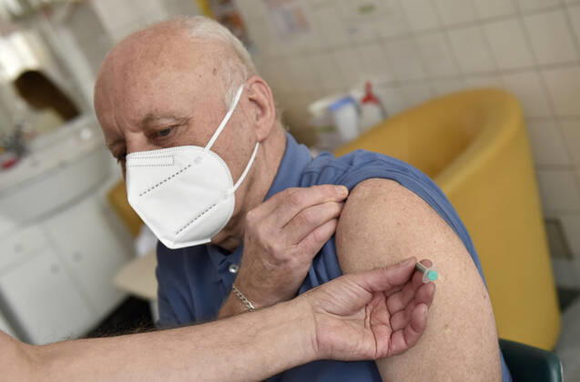 Vaccination of seniors against coronavirus continues in the Czech Republic on February 17, 2021. Photo from the Tomas Bata Regional Hospital in Zlin. (CTKxPhoto DaliborxGluck) CTKPhotoP202102180295801 dg 003A