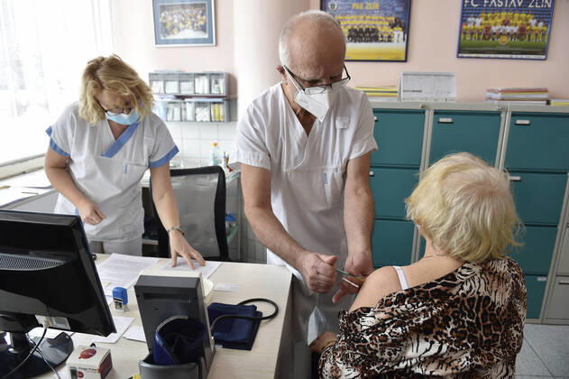 Vaccination of seniors against coronavirus continues in the Czech Republic on February 17, 2021. Photo from the Tomas Bata Regional Hospital in Zlin. (CTKxPhoto DaliborxGluck) CTKPhotoP202102180300001 dg 007A