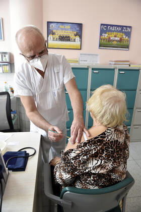 Vaccination of seniors against coronavirus continues in the Czech Republic on February 17, 2021. Photo from the Tomas Bata Regional Hospital in Zlin. (CTKxPhoto DaliborxGluck) CTKPhotoP202102180300201 dg 008A