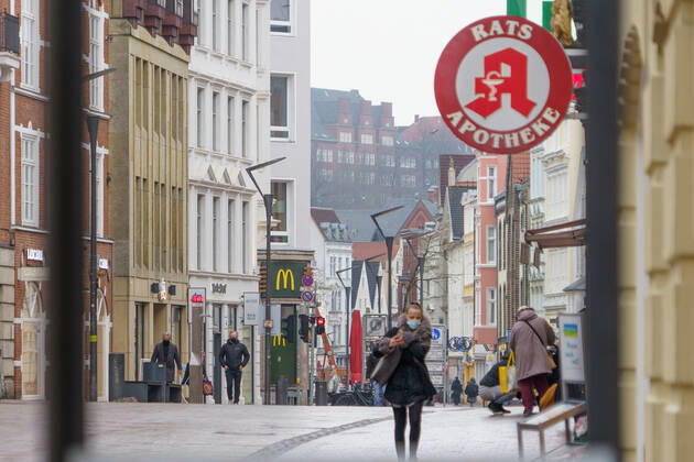 Flensburger Innenstadt Hochinzidenzgebiet Fußgängerzone mit Maskenpflicht Flensburg hat nächtliche Ausgangssperre angeordnet -;Flensburger Innenstadt Hochinzidenzgebiet Fußgängerzone mit Maskenpflicht Flensburg hat nächtliche Ausgangssperre angeordnet -, Flensburg Schleswig-Holstein Deutschland Innenstadt