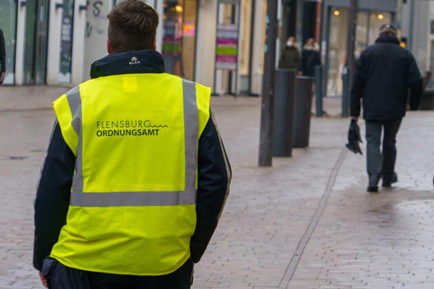 Flensburger Innenstadt Hochinzidenzgebiet Fußgängerzone mit Maskenpflicht Flensburg hat nächtliche Ausgangssperre angeordnet -;Flensburger Innenstadt Hochinzidenzgebiet Fußgängerzone mit Maskenpflicht Flensburg hat nächtliche Ausgangssperre angeordnet -, Flensburg Schleswig-Holstein Deutschland Innenstadt