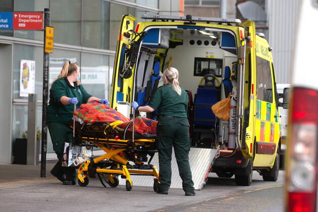 18 02 2021. London, United Kingdom. A steady Stream of patients arriving at the Royal London Hospital in Whitechapel. The NHS is under severe pressure with the Coronavirus pandemic, the extra winter demands and the backlog of patients on waiting lists. Royal London Hospital. Whitechapel.  Copyright: xMarkxThomasx xParsonsxMediax PAR-7081-0005