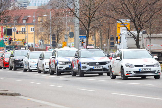 Demonstration Landtag am 18.02.2021 in Stuttgart (Innenstadt), Germany Autos aus dem Autokorso fahren auf der B14 am Landtagsgebäude vorbei. Stuttgart Innenstadt Baden-Württemberg Germany