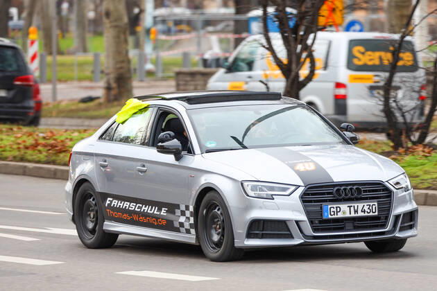 Demonstration Landtag am 18.02.2021 in Stuttgart (Innenstadt), Germany Autos aus dem Autokorso fahren auf der B14 am Landtagsgebäude vorbei. Stuttgart Innenstadt Baden-Württemberg Germany
