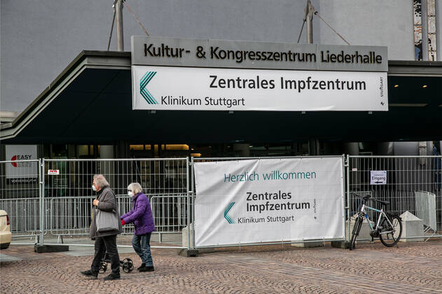 Zentrales Impfzentrum in Stuttgart in der Liederhalle