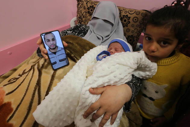 February 18, 2021, khan Younis, Gaza Strip, Palestinian Territory: The wife of the Palestinian prisoner Mohammad al-Qudra, holds her newborn baby, from whom she conceived with sperm smuggled out of an Israeli prison, at Nasser Medical Complex in khan Younis in the southern of Gaza strip on February 18, 2021. Since 2004, Palestinian security prisoners, who are denied conjugal visitations by their wives, have tried to smuggle their sperm out of Israeli prisons, so that their wives can be inseminated in fertility clinics in the West Bank and Ghazza, and bear them children khan Younis Palestinian Territory - ZUMAap3_ 20210218_zaf_ap3_173 Copyright: xAshrafxAmrax