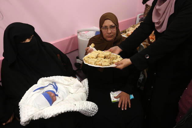 February 18, 2021, khan Younis, Gaza Strip, Palestinian Territory: Relatives of Palestinian prisoner Muhammad al-Qudra celebrate, at Nasser Medical Complex in khan Younis in the southern of Gaza strip on February 18, 2021. Eman al-Qudra gave birth to her newborn in a successful smuggling of sperm to lead to a pregnancy. Since 2004, Palestinian security prisoners, who are denied conjugal visitations by their wives, have tried to smuggle their sperm out of Israeli prisons, so that their wives can be inseminated in fertility clinics in the West Bank and Ghazza, and bear them children khan Younis Palestinian Territory - ZUMAap3_ 20210218_zaf_ap3_183 Copyright: xAshrafxAmrax