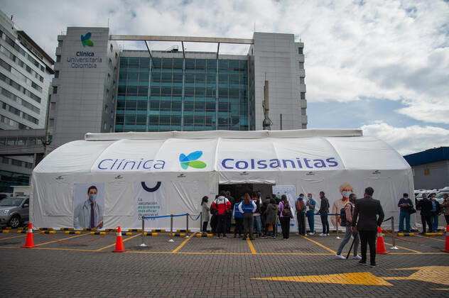 Health staff from hospitals like the Police Hospital and Clinica Colombia prepare and vaccinate their health staff as part of the first phase of vaccinations in Bogota, Colombia on February 18, 2021 Bogota Cundinamarca Colombia Copyright: xChepaxBeltranx CHE_btavac_20210218040