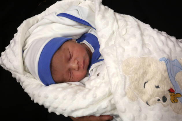 February 18, 2021, khan Younis, Gaza Strip, Palestinian Territory: Relatives of the Palestinian prisoner Muhammad al-Qudra carry the newborn, at Nasser Medical Complex in khan Younis in the southern of Gaza strip on February 18, 2021. Eman al-Qudra gave birth to her newborn in a successful smuggling of sperm to lead to a pregnancy. Since 2004, Palestinian security prisoners, who are denied conjugal visitations by their wives, have tried to smuggle their sperm out of Israeli prisons, so that their wives can be inseminated in fertility clinics in the West Bank and Ghazza, and bear them children khan Younis Palestinian Territory - ZUMAap3_ 20210218_zaf_ap3_195 Copyright: xAshrafxAmrax