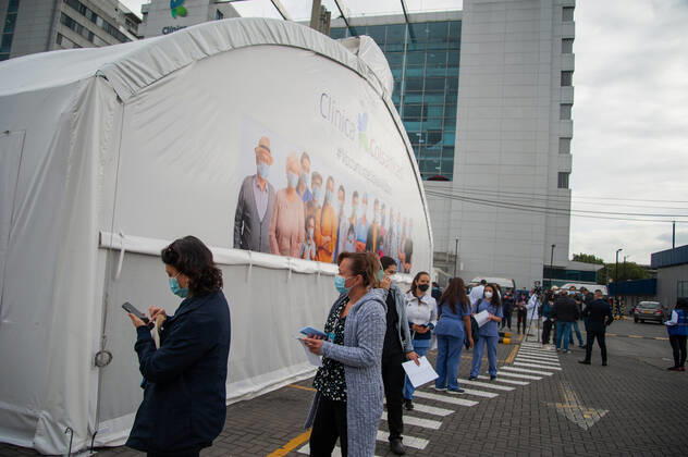 Health staff from hospitals like the Police Hospital and Clinica Colombia prepare and vaccinate their health staff as part of the first phase of vaccinations in Bogota, Colombia on February 18, 2021 Bogota Cundinamarca Colombia Copyright: xChepaxBeltranx CHE_btavac_20210218030