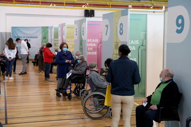February 18, 2021, Lisbon, Portugal: People wait in front of vaccination booths to be inoculated with the Pfizer-BioNTech Covid-19 vaccine at Sao Domingos de Rana sports complex, in Cascais, Portugal, on February 18, 2021. Portugal continues with the first phase of inoculation against COVID-19 for citizens over 80 or belonging to risk groups as the number of new officially confirmed COVID-19 cases has been falling since the end of January. Lisbon Portugal - ZUMAf123 20210218_zap_f123_005 Copyright: xPedroxFiuzax