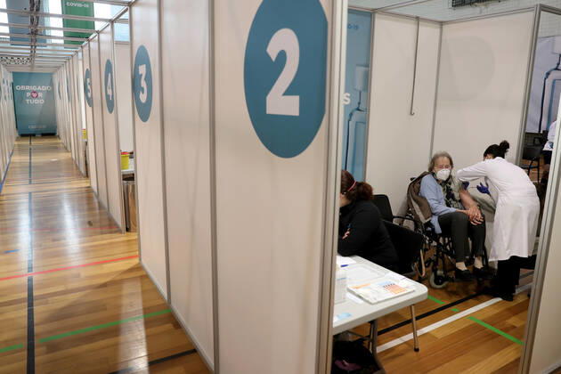 February 18, 2021, Lisbon, Portugal: A woman receives a first dose of the Pfizer-BioNTech Covid-19 vaccine at Sao Domingos de Rana sports complex, in Cascais, Portugal, on February 18, 2021. Portugal continues with the first phase of inoculation against COVID-19 for citizens over 80 or belonging to risk groups as the number of new officially confirmed COVID-19 cases has been falling since the end of January. Lisbon Portugal - ZUMAf123 20210218_zap_f123_007 Copyright: xPedroxFiuzax