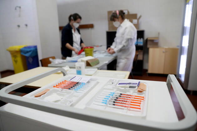February 18, 2021, Lisbon, Portugal: Trays hold syringes with a dose of the Pfizer-BioNTech Covid-19 vaccine at Sao Domingos de Rana sports complex, in Cascais, Portugal, on February 18, 2021. Portugal continues with the first phase of inoculation against COVID-19 for citizens over 80 or belonging to risk groups as the number of new officially confirmed COVID-19 cases has been falling since the end of January. Lisbon Portugal - ZUMAf123 20210218_zap_f123_008 Copyright: xPedroxFiuzax