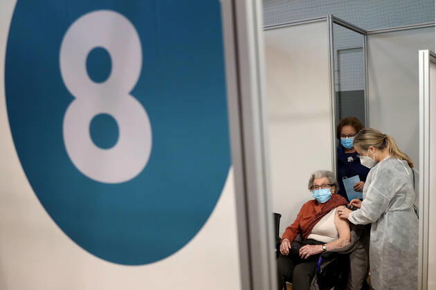 February 18, 2021, Lisbon, Portugal: A woman receives a first dose of the Pfizer-BioNTech Covid-19 vaccine at Sao Domingos de Rana sports complex, in Cascais, Portugal, on February 18, 2021. Portugal continues with the first phase of inoculation against COVID-19 for citizens over 80 or belonging to risk groups as the number of new officially confirmed COVID-19 cases has been falling since the end of January. Lisbon Portugal - ZUMAf123 20210218_zap_f123_011 Copyright: xPedroxFiuzax