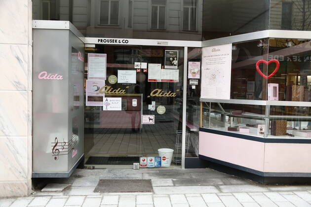 Covid-19: Corona-Situation in Wien Wien, Neubau, Mariahilf, 18.02.2021 Impressionen Corona-Pandemie, Corona, Corona-Virus, CoV 2, Covid 19, Sars, Virus, Virusinfektion, Pandemie, CoronakriseKrise, Viruserkrankung, Coronavirus, SARS-CoV-2 Gastronomie, Gastgewerbe, geschlossen, Aida Wien Austria