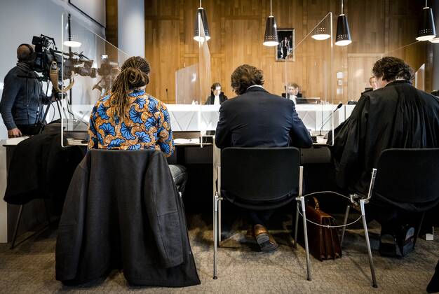 DEN HAAG - Viruswaarheid-voorman Willem Engel (L) en advocaten Jeroen Pols (M) en Gerben van de Corput (R) namens protestgroep Viruswaarheid voor aanvang van de zitting waarin het hof zich buigt over het door de Staat aangetekende hoger beroep over het opheffen van de avondklok. De rechter besloot in een kort geding, aangespannen door protestgroep Viruswaarheid, dat de avondklok van tafel moet. De Nederlandse staat ging vervolgens in hoger beroep. ANP REMKO DE WAAL Copyright: xHollandsexHoogtex xxANPx x428419839x