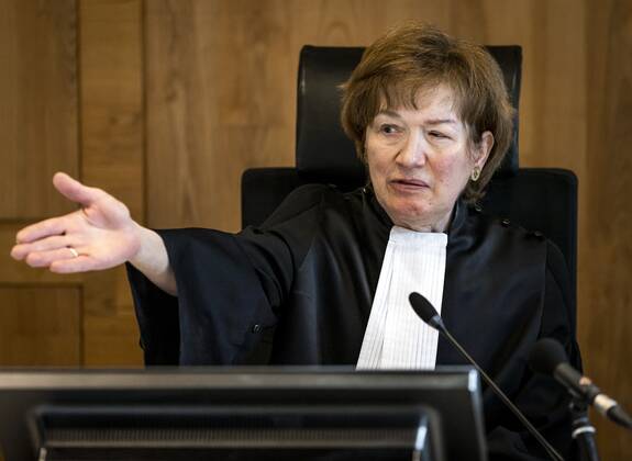 DEN HAAG - Voorzitter Marie-Anne Tan-de Sonnaville voor aanvang van de zitting waarin het hof zich buigt over het door de Staat aangetekende hoger beroep over het opheffen van de avondklok. De rechter besloot in een kort geding, aangespannen door protestgroep Viruswaarheid, dat de avondklok van tafel moet. De Nederlandse staat ging vervolgens in hoger beroep. ANP REMKO DE WAAL Copyright: xHollandsexHoogtex xxANPx x428419853x