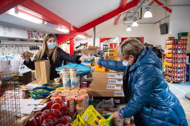 Volunteers help pack food at the FC United Foodhub for distribution amongst residents and vulnerable groups affected by the Coronavirus pandemic, on 19 February 2021. The food bank is situated at Broadhurst Park, home of non-league football team FC United of Manchester. Broadhurst Park is situated in the Moston area of the city, where a new strain of the Coronavirus, E484K, has been detected in the community over the past few days. The club has been shortlisted in the Football SupportersÕ Association Lockdown Heroes Awards for 2020. Moston Greater Manchester England Broadhurst Park  Copyright: xMattxWilkinsonx