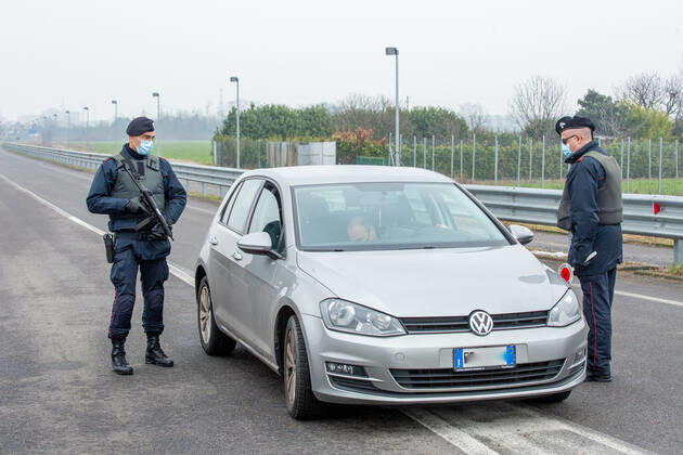 Milan, checkpoint of the carabinieri to enforce the lockdown in the red zone of Bollate Editorial Usage Only  Copyright: xMassimoxAlbericox xIPAx