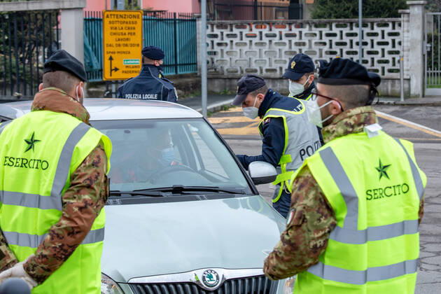 Milan, joint checkpoint of police and army to enforce the lockdown in the red zone of Bollate Editorial Usage Only  Copyright: xMassimoxAlbericox xIPAx