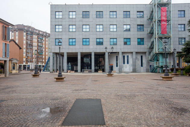 Milan, red zone in Bollate for the English variants of Covid 19 found in some schools. Closed shops, completely deserted streets and squares. Editorial Usage Only  Copyright: xMassimoxAlbericox xIPAx