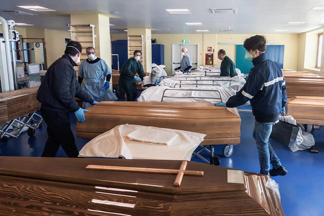 Ponte San Pietro, Bergamo March 2020. The gymnasium of the hospital of ponte san pietro transformed into a mortuary Editorial Usage Only  Copyright: xCarloxCozzolix xIPAx
