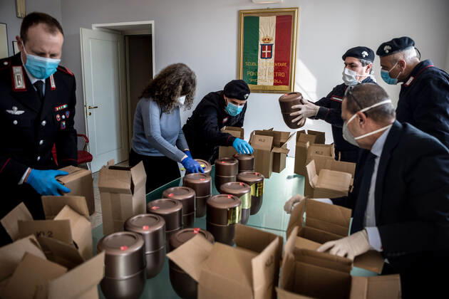 Ponte San Pietro, Bergamo, April 2020, Carabinieri prepare the urns of the COVID19 deceased in the municipality before delivering them to relatives. Editorial Usage Only  Copyright: xCarloxCozzolix xIPAx