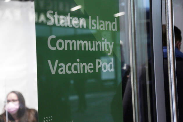 STATEN ISLAND, NY - FEBRUARY 19: Atmosphere as New York City Mayor Bill De Blasio delivers remarks to celebrate the opening of Empire Outlets vaccination site for Covid-19 specifically for the residents of Staten Island held at Empire Outlets on Staten Island in New York City on February 19, 2021. Copyright: xmpi43 MediaPunchx