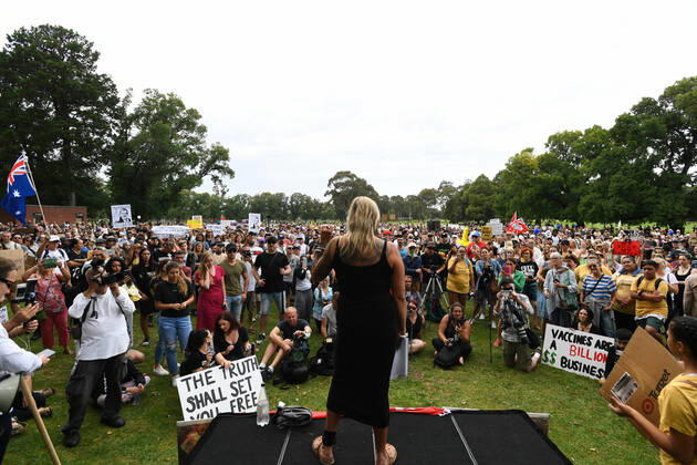 ANTI VACCINATION RALLY MELBOURNE, Protesters are seen during an anti-vaccination rally in Melbourne, Saturday, February 20, 2021. The national rollout of the Pfizer vaccine will begin on Monday in what will be the largest exercise of its kind in Australia s history. ( NO ARCHIVING, EDITORIAL USE ONLY, NO USE IN BOOKS WITHOUT CONSENT MELBOURNE VIC AUSTRALIA  Copyright: xERIKxANDERSONx 20210220001521819704