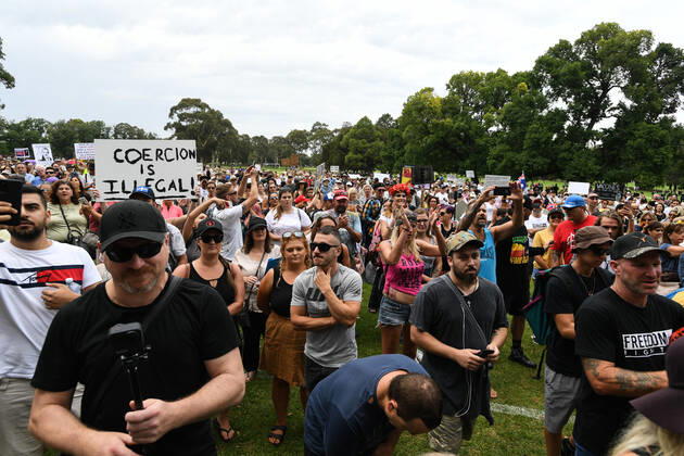 ANTI VACCINATION RALLY MELBOURNE, Protesters are seen during an anti-vaccination rally in Melbourne, Saturday, February 20, 2021. The national rollout of the Pfizer vaccine will begin on Monday in what will be the largest exercise of its kind in Australia s history. ( NO ARCHIVING, EDITORIAL USE ONLY, NO USE IN BOOKS WITHOUT CONSENT MELBOURNE VIC AUSTRALIA  Copyright: xERIKxANDERSONx 20210220001521819809