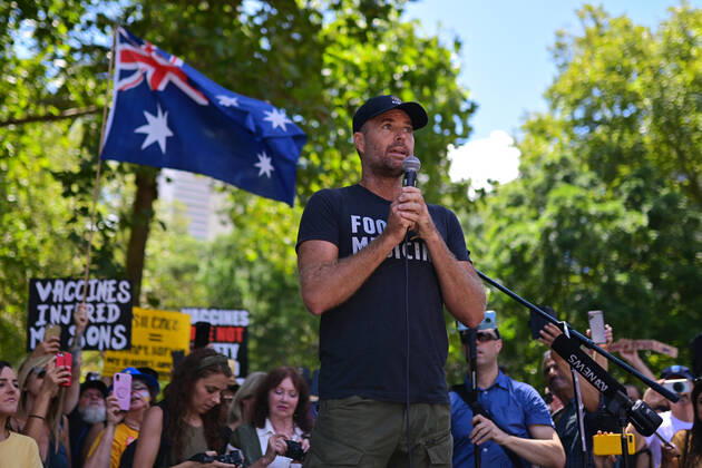 ANTI VACCINATION RALLY SYDNEY, Celebrity chef Pete Evans speaks during anti-vaccination rally in Sydney, Saturday, February 20, 2021. The national rollout of the Pfizer vaccine will begin on Monday in what will be the largest exercise of its kind in Australia s history. ( NO ARCHIVING, EDITORIAL USE ONLY, NO USE IN BOOKS WITHOUT CONSENT SYDNEY NSW AUSTRALIA Copyright: xSTEVENxSAPHOREx 20210220001521820594
