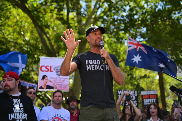 ANTI VACCINATION RALLY SYDNEY, Celebrity chef Pete Evans speaks during anti-vaccination rally in Sydney, Saturday, February 20, 2021. The national rollout of the Pfizer vaccine will begin on Monday in what will be the largest exercise of its kind in Australia s history. ( NO ARCHIVING, EDITORIAL USE ONLY, NO USE IN BOOKS WITHOUT CONSENT SYDNEY NSW AUSTRALIA Copyright: xSTEVENxSAPHOREx 20210220001521820639