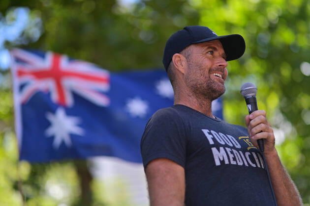 ANTI VACCINATION RALLY SYDNEY, Celebrity chef Pete Evans speaks during anti-vaccination rally in Sydney, Saturday, February 20, 2021. The national rollout of the Pfizer vaccine will begin on Monday in what will be the largest exercise of its kind in Australia s history. ( NO ARCHIVING, EDITORIAL USE ONLY, NO USE IN BOOKS WITHOUT CONSENT SYDNEY NSW AUSTRALIA Copyright: xSTEVENxSAPHOREx 20210220001521820662